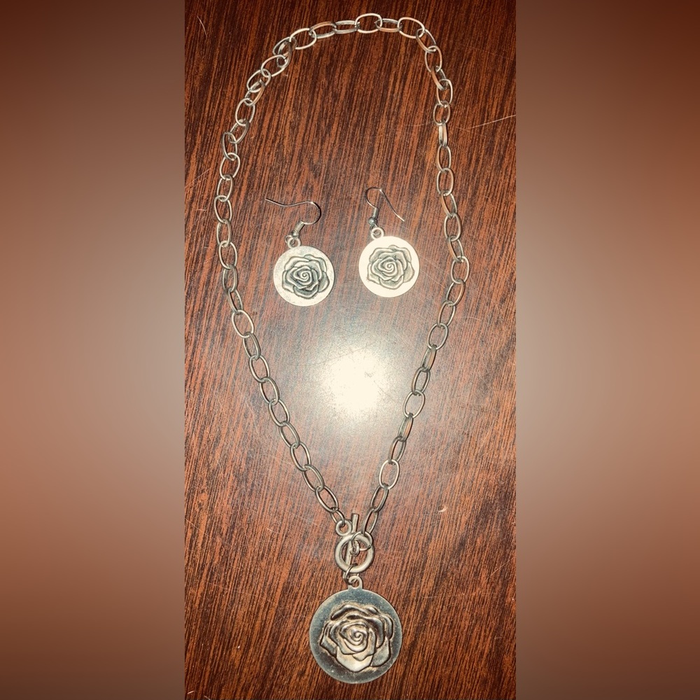 Paparazzi necklace and earring set